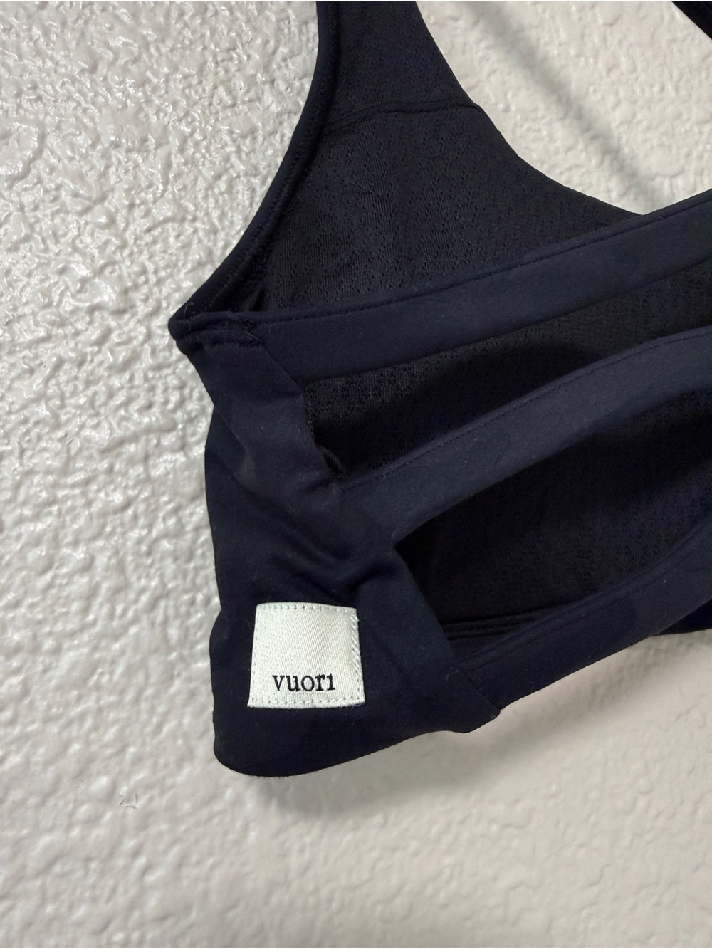 NWOT Vuori Yosemite Bra Sports Bra Hiking Training Travel Strappy XS Black Camo - Picture 4 of 5